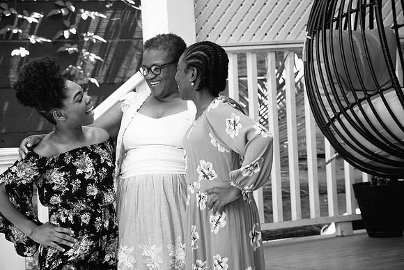Latoya40th-560