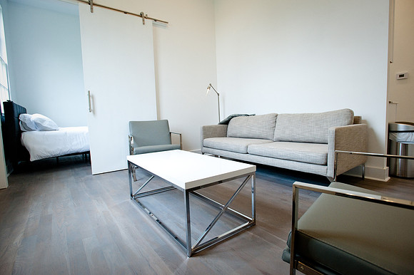 2438stclaude-3285