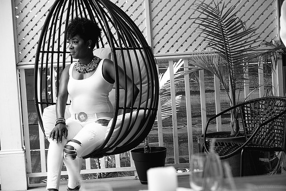 Latoya40th-482