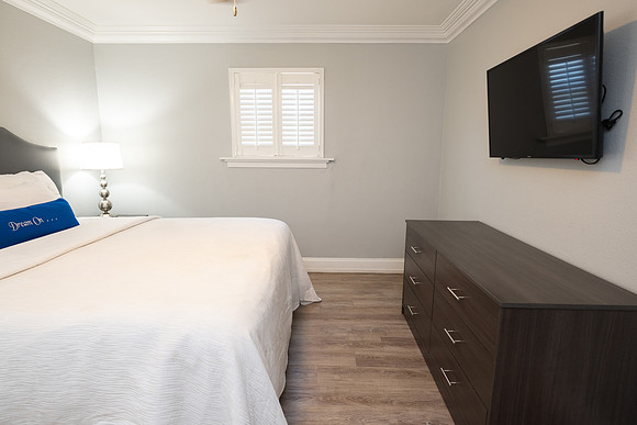 519frenchmen_2ndfloor_DF-5502