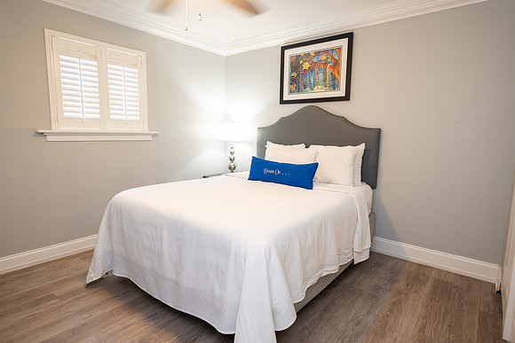519frenchmen_2ndfloor_DF-5504