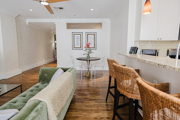 220 Decatur_302-15