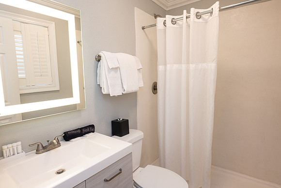 519frenchmen_2ndfloor_DF-5484