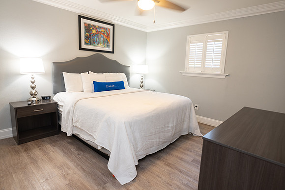 519frenchmen_2ndfloor_DF-5501